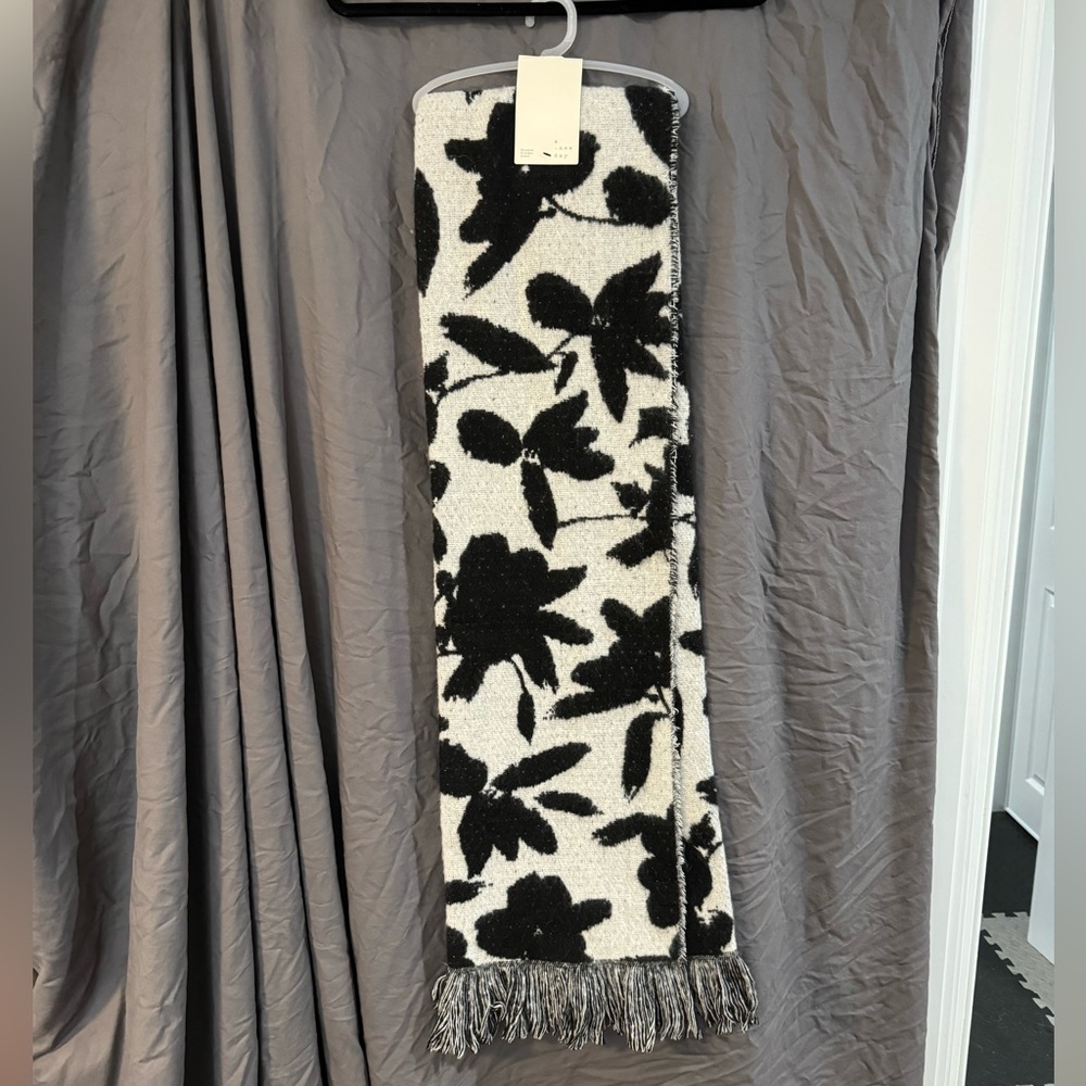 Oversized scarf or shall black and white floral NWT
